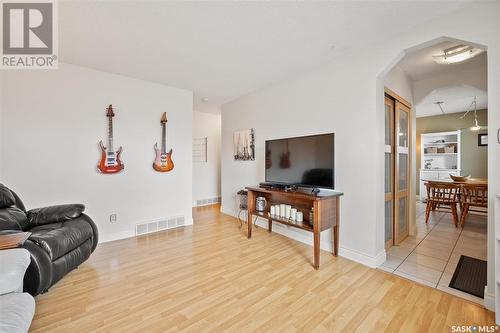 229 Langevin Crescent, Saskatoon, SK - Indoor Photo Showing Living Room