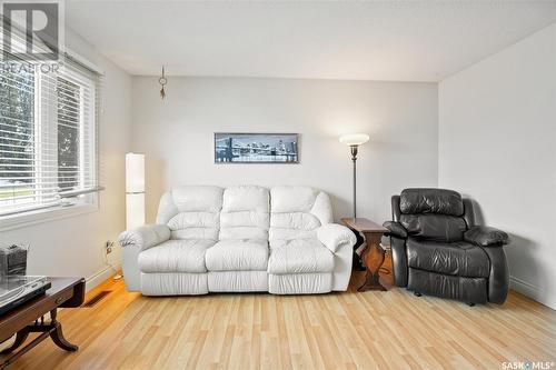 229 Langevin Crescent, Saskatoon, SK - Indoor Photo Showing Living Room