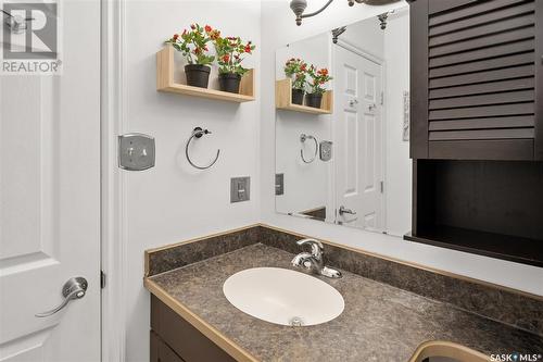 229 Langevin Crescent, Saskatoon, SK - Indoor Photo Showing Bathroom