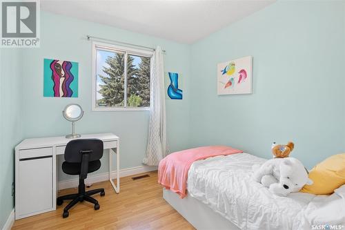 229 Langevin Crescent, Saskatoon, SK - Indoor Photo Showing Bedroom