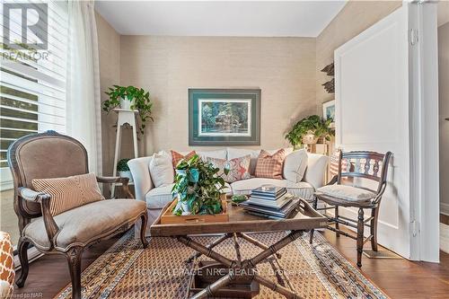 16 1/2 Lakeside Drive, St. Catharines, ON - Indoor Photo Showing Living Room