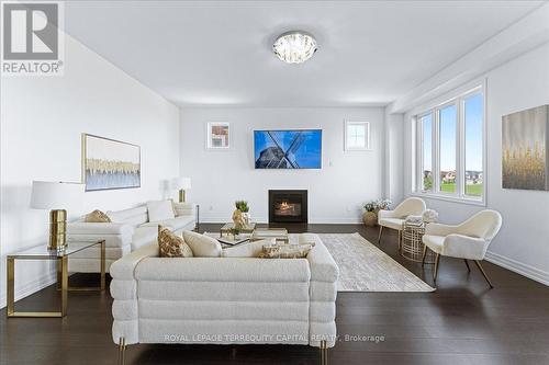 130 Frank Kelly Drive, East Gwillimbury (Holland Landing), ON - Indoor Photo Showing Living Room With Fireplace