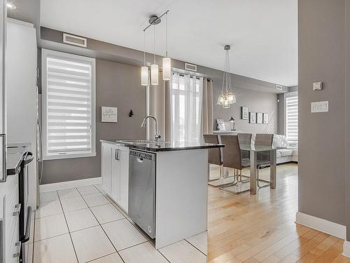 Cuisine - 2340 Rue Des Francs-Bourgeois, Boisbriand, QC - Indoor Photo Showing Kitchen With Upgraded Kitchen