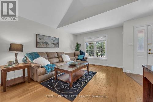 190 Annabelle Street, Hamilton (Gourley), ON - Indoor Photo Showing Living Room