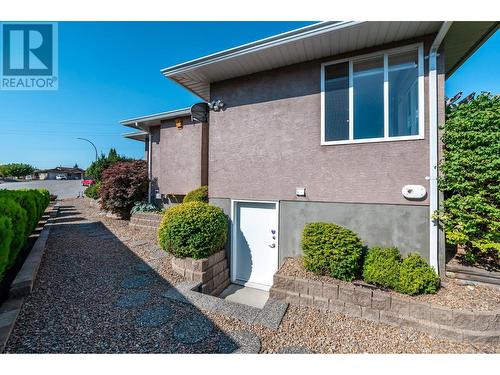 6718 Merlot Court, Oliver, BC - Outdoor