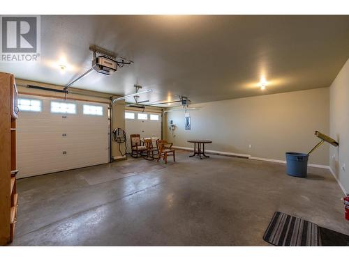 6718 Merlot Court, Oliver, BC - Indoor Photo Showing Garage