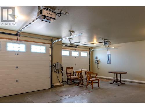 6718 Merlot Court, Oliver, BC - Indoor Photo Showing Garage