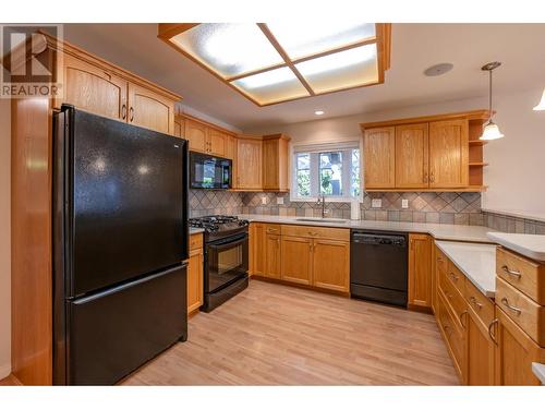 6718 Merlot Court, Oliver, BC - Indoor Photo Showing Kitchen