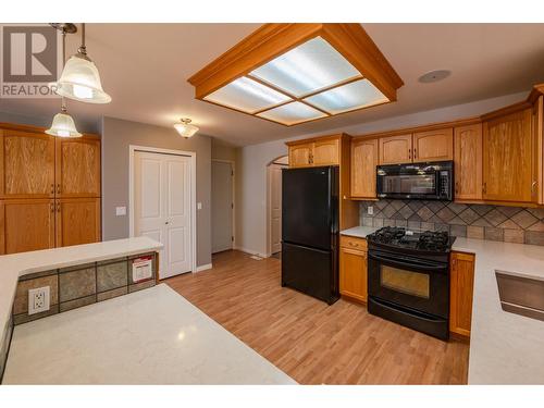 6718 Merlot Court, Oliver, BC - Indoor Photo Showing Kitchen