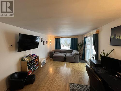 5307 43 Street, Fort Nelson, BC - Indoor Photo Showing Living Room