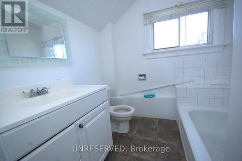 1405 King Street E, Cambridge, ON - Indoor Photo Showing Bathroom