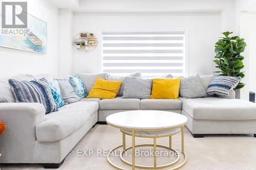 8 Poole Street W, Brantford, ON - Indoor Photo Showing Living Room