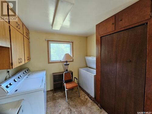 195 Morley Street, Kisbey, SK - Indoor Photo Showing Laundry Room