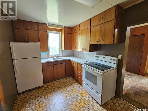 195 Morley Street, Kisbey, SK - Indoor Photo Showing Kitchen