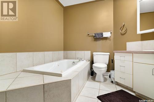 #302 2206 Dewdney Avenue, Regina, SK - Indoor Photo Showing Bathroom