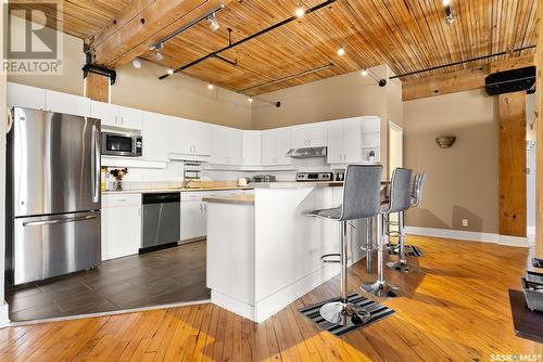 #302 2206 Dewdney Avenue, Regina, SK - Indoor Photo Showing Kitchen