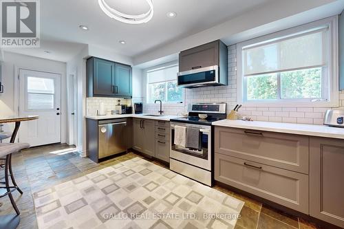 103 Vanzant Court, Whitchurch-Stouffville (Stouffville), ON - Indoor Photo Showing Kitchen