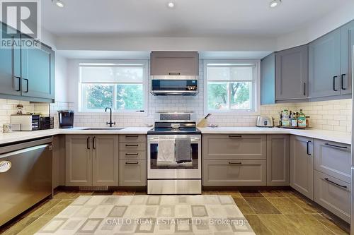 103 Vanzant Court, Whitchurch-Stouffville (Stouffville), ON - Indoor Photo Showing Kitchen With Upgraded Kitchen