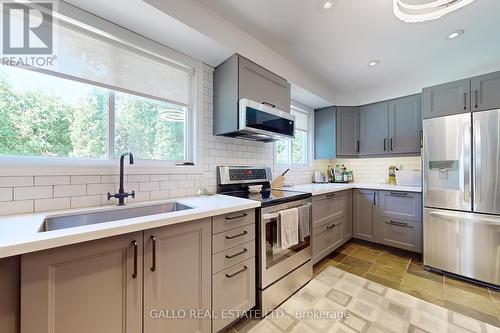 103 Vanzant Court, Whitchurch-Stouffville (Stouffville), ON - Indoor Photo Showing Kitchen With Double Sink With Upgraded Kitchen