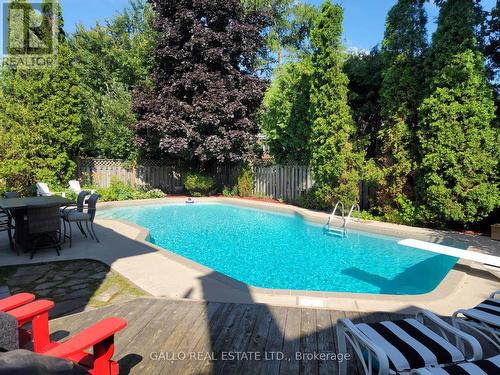 103 Vanzant Court, Whitchurch-Stouffville (Stouffville), ON - Outdoor With In Ground Pool With Backyard