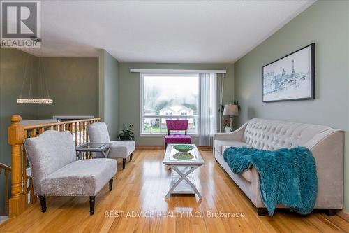 20 Christine Place, Orillia, ON - Indoor Photo Showing Living Room