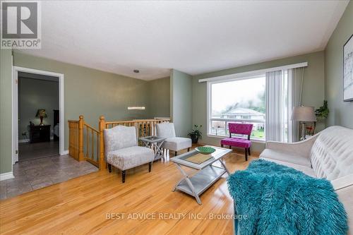 20 Christine Place, Orillia, ON - Indoor Photo Showing Living Room