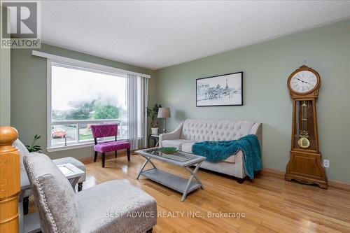 20 Christine Place, Orillia, ON - Indoor Photo Showing Living Room