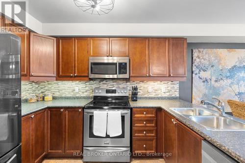 83 Winchester Terrace, Barrie, ON - Indoor Photo Showing Kitchen With Double Sink