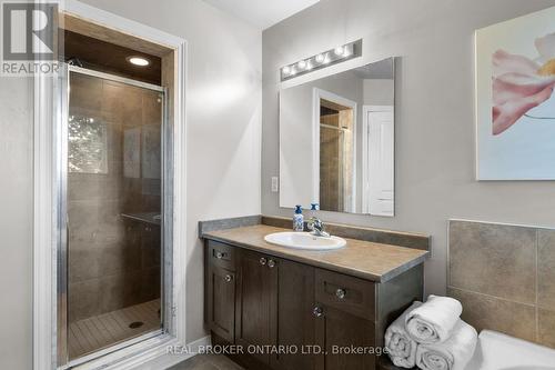 83 Winchester Terrace, Barrie, ON - Indoor Photo Showing Bathroom