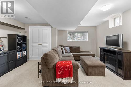 83 Winchester Terrace, Barrie, ON - Indoor Photo Showing Living Room