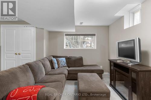 83 Winchester Terrace, Barrie, ON - Indoor Photo Showing Living Room