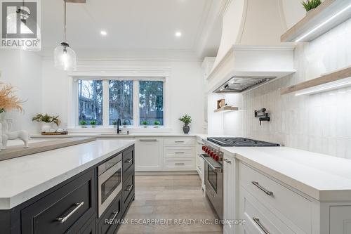 620 King Road, Burlington (Lasalle), ON - Indoor Photo Showing Kitchen With Upgraded Kitchen