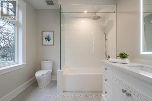 620 King Road, Burlington, ON - Indoor Photo Showing Bathroom