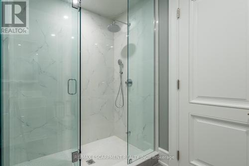 620 King Road, Burlington, ON - Indoor Photo Showing Bathroom