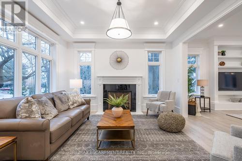 620 King Road, Burlington (Lasalle), ON - Indoor Photo Showing Living Room With Fireplace