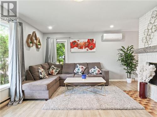 88 Woodleigh Street, Moncton, NB - Indoor Photo Showing Living Room