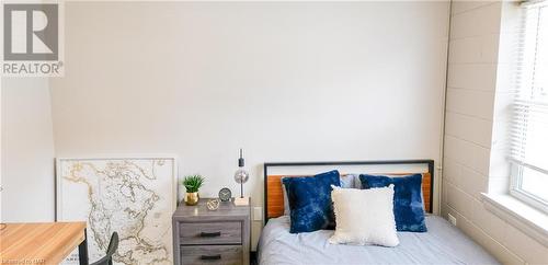 15 Wellington Street, St. Catharines, ON - Indoor Photo Showing Bedroom