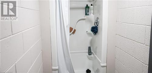 15 Wellington Street, St. Catharines, ON - Indoor Photo Showing Bathroom