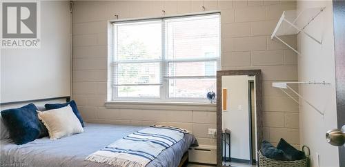 15 Wellington Street, St. Catharines, ON - Indoor Photo Showing Bedroom