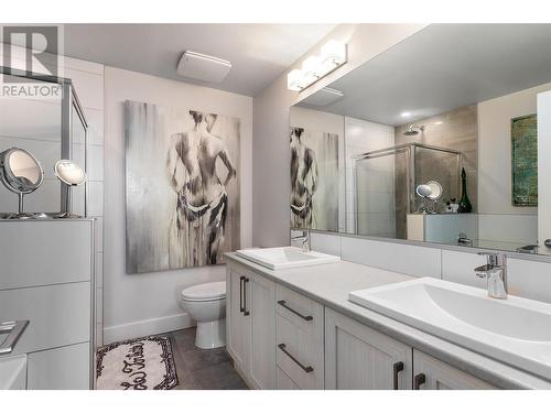 4380 Lakeshore Road Road Unit# Ph10, Kelowna, BC - Indoor Photo Showing Bathroom