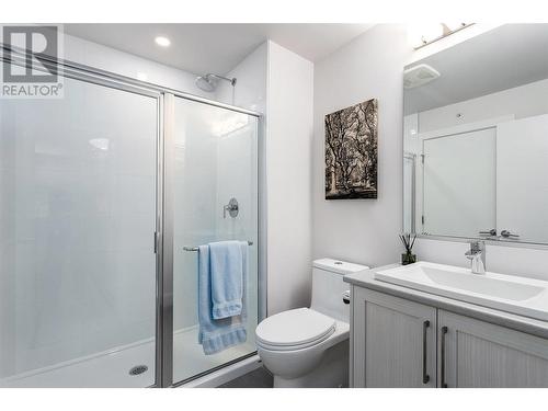 4380 Lakeshore Road Road Unit# Ph10, Kelowna, BC - Indoor Photo Showing Bathroom