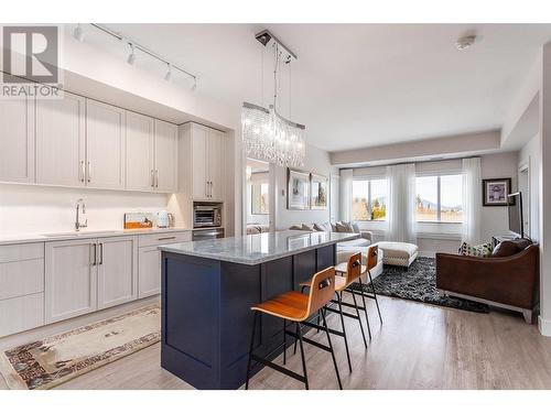 4380 Lakeshore Road Road Unit# Ph10, Kelowna, BC - Indoor Photo Showing Kitchen