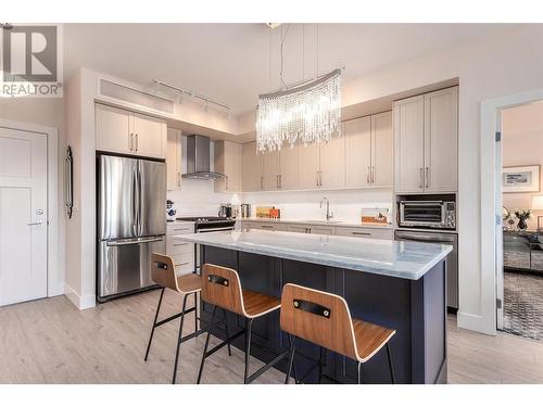 4380 Lakeshore Road Road Unit# Ph10, Kelowna, BC - Indoor Photo Showing Kitchen