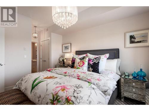 4380 Lakeshore Road Road Unit# Ph10, Kelowna, BC - Indoor Photo Showing Bedroom