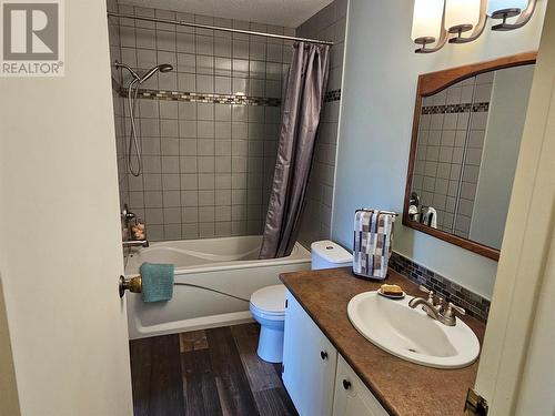 429 3Rd Avenue, Keremeos, BC - Indoor Photo Showing Bathroom