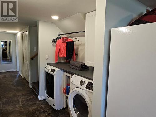 429 3Rd Avenue, Keremeos, BC - Indoor Photo Showing Laundry Room