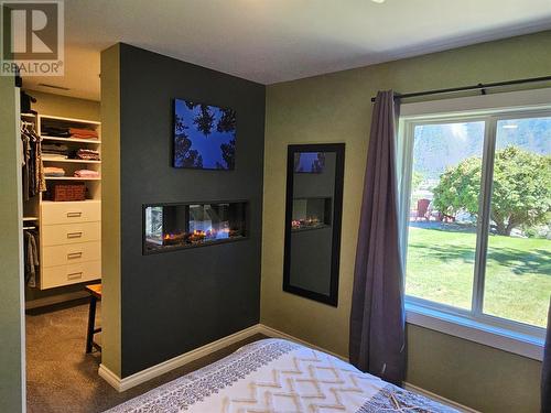 429 3Rd Avenue, Keremeos, BC - Indoor Photo Showing Bedroom