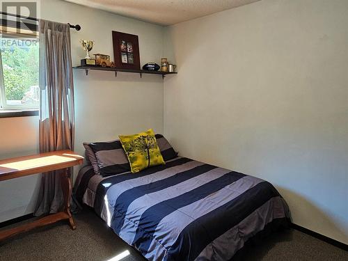 429 3Rd Avenue, Keremeos, BC - Indoor Photo Showing Bedroom