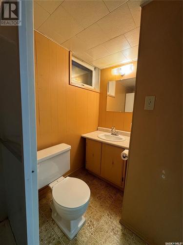 3902 Centennial Drive, Saskatoon, SK - Indoor Photo Showing Bathroom