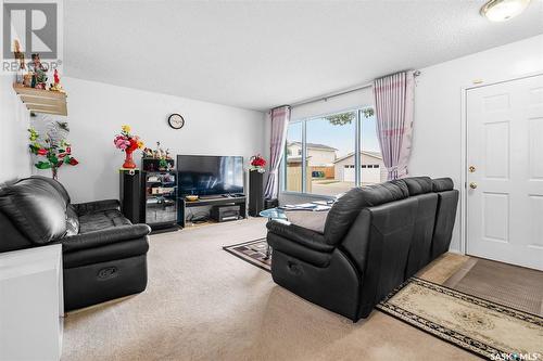 3902 Centennial Drive, Saskatoon, SK - Indoor Photo Showing Living Room